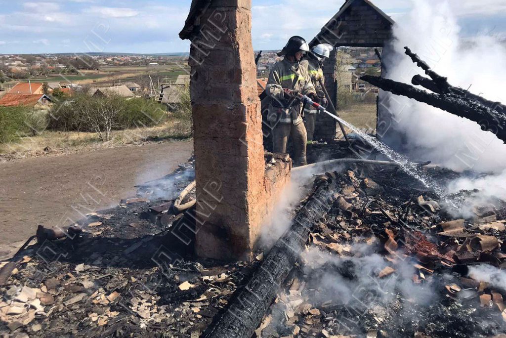 INCENDIU DE LA SPITALUL UNGHENI: ZECI DE OAMENI EVACUATE DUPĂ CE SUBSOLUL A LUAT FOC
