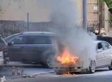 Un Volkswagen a fost distrus de foc la Slobozia, în urma unui defect tehnic grav